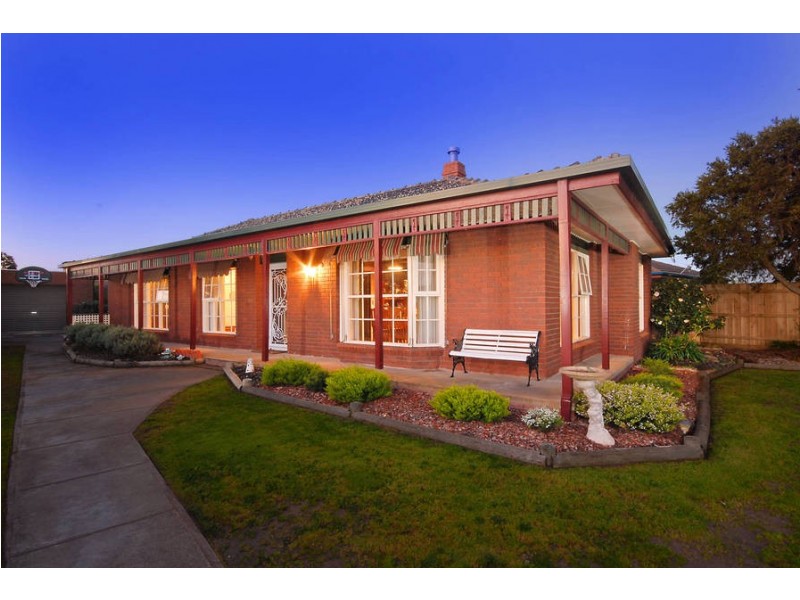 24 Ellstone Ave, St Albans Park VIC 3219