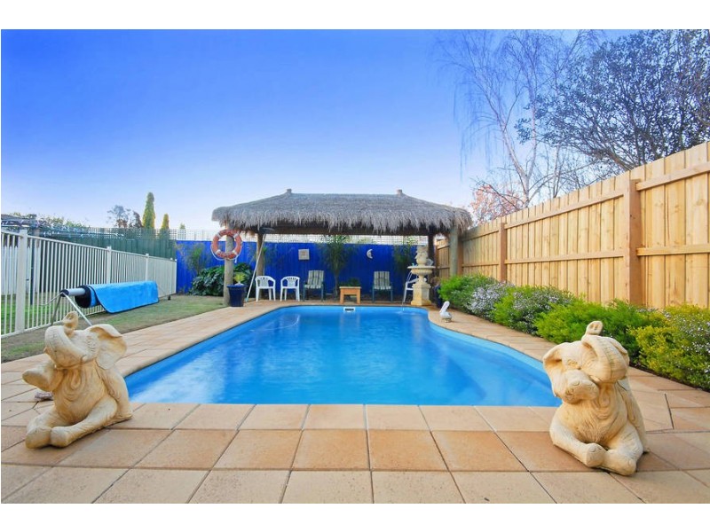 24 Ellstone Ave, St Albans Park VIC 3219