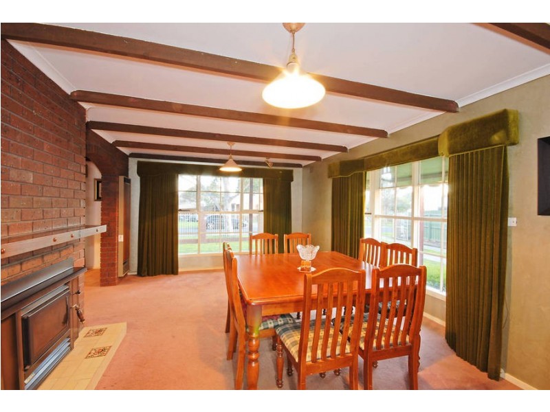 24 Ellstone Ave, St Albans Park VIC 3219