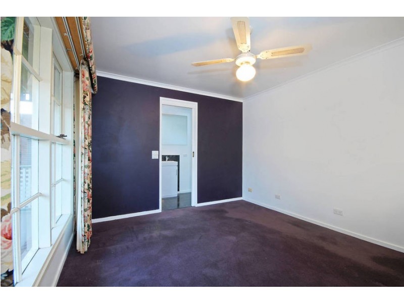 24 Ellstone Ave, St Albans Park VIC 3219