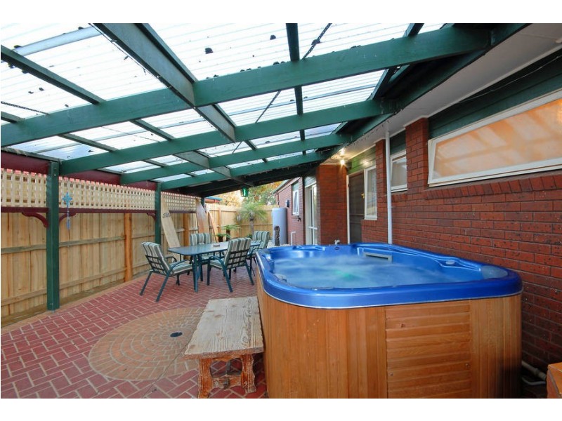 24 Ellstone Ave, St Albans Park VIC 3219