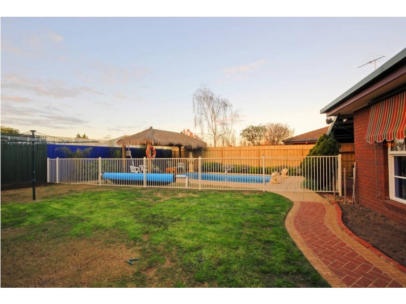 24 Ellstone Ave, St Albans Park VIC 3219