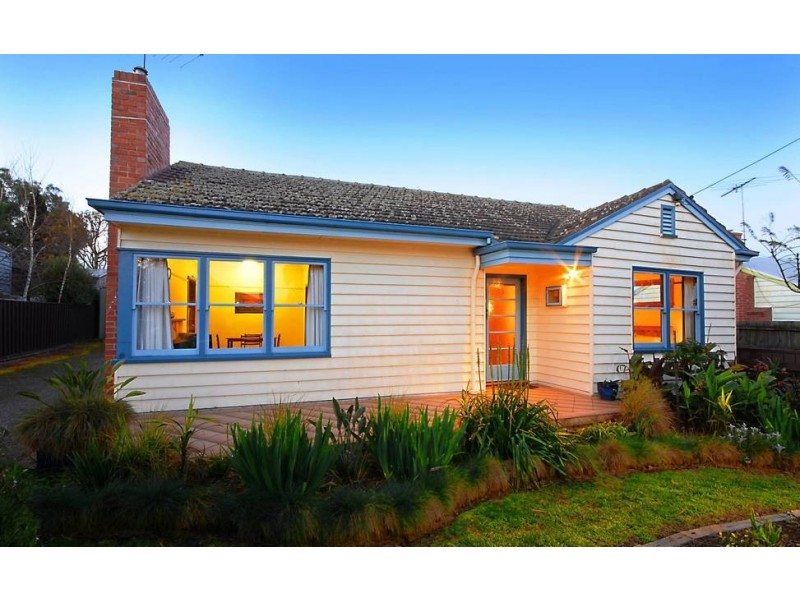 11 Bellarine Hwy, Newcomb VIC 3219