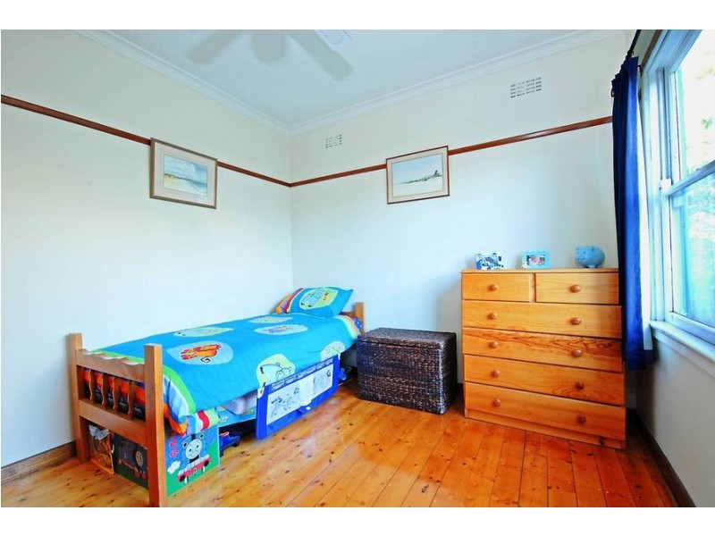 11 Bellarine Hwy, Newcomb VIC 3219