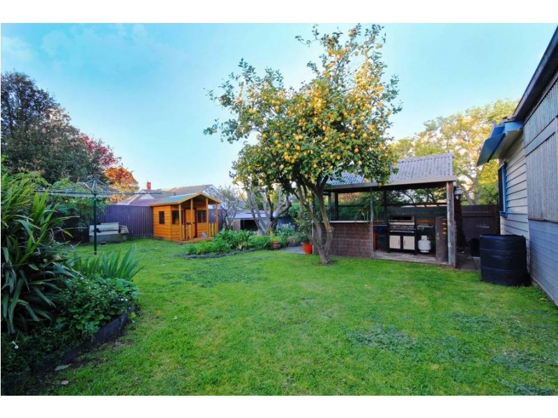 11 Bellarine Hwy, Newcomb VIC 3219