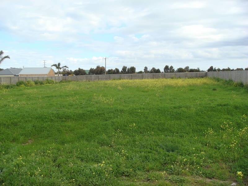 2 McLaren Crt, Waurn Ponds VIC 3216