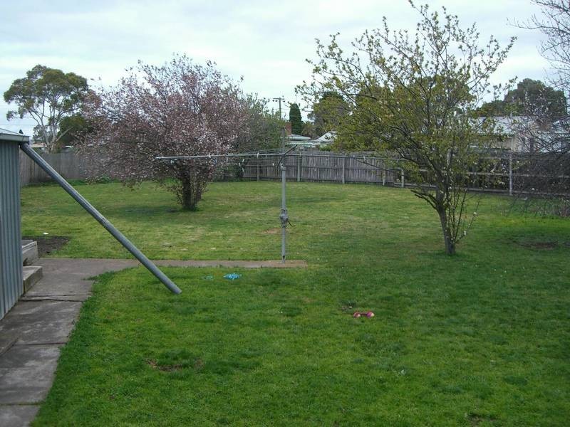 8 Kookaburra Crt, Norlane VIC 3214