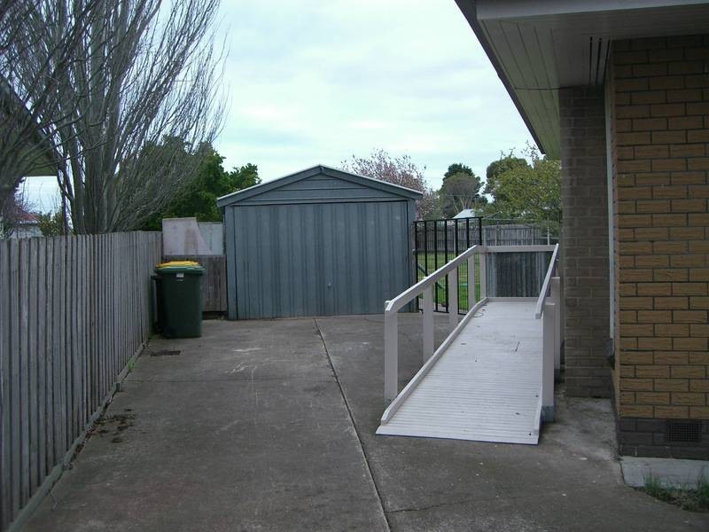 8 Kookaburra Crt, Norlane VIC 3214