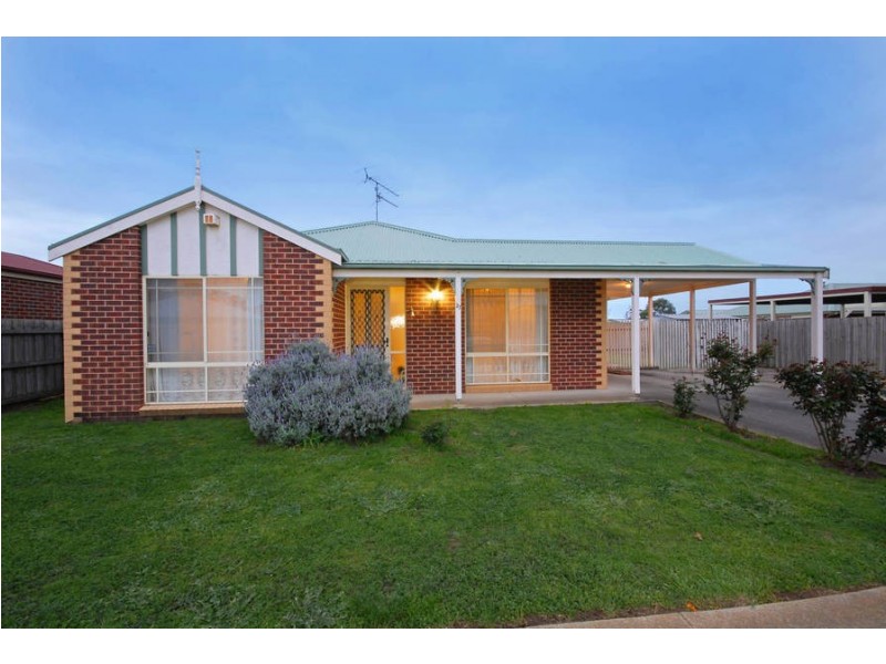 27 Homestead Drv, St Albans Park VIC 3219