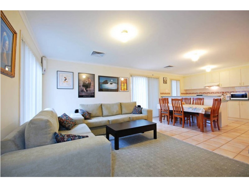 27 Homestead Drv, St Albans Park VIC 3219