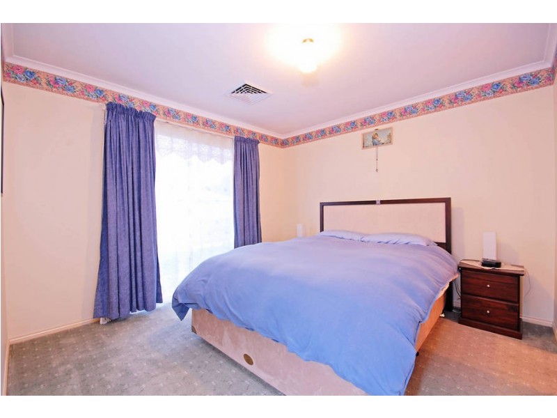 27 Homestead Drv, St Albans Park VIC 3219