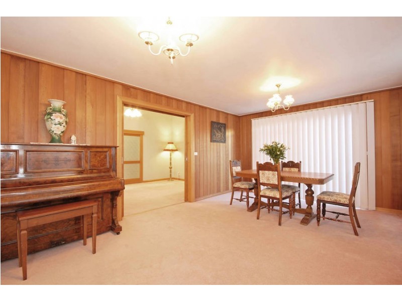 20 St Albans Road, East Geelong VIC 3219