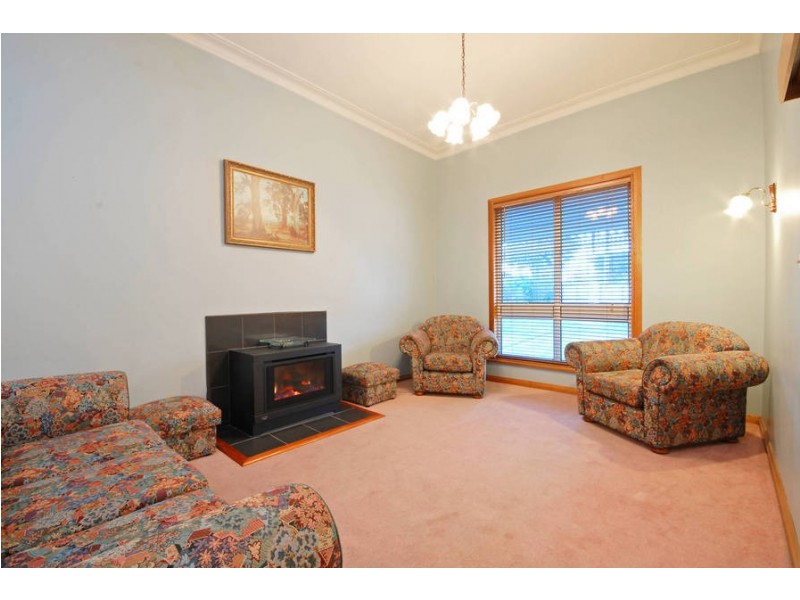 20 St Albans Road, East Geelong VIC 3219