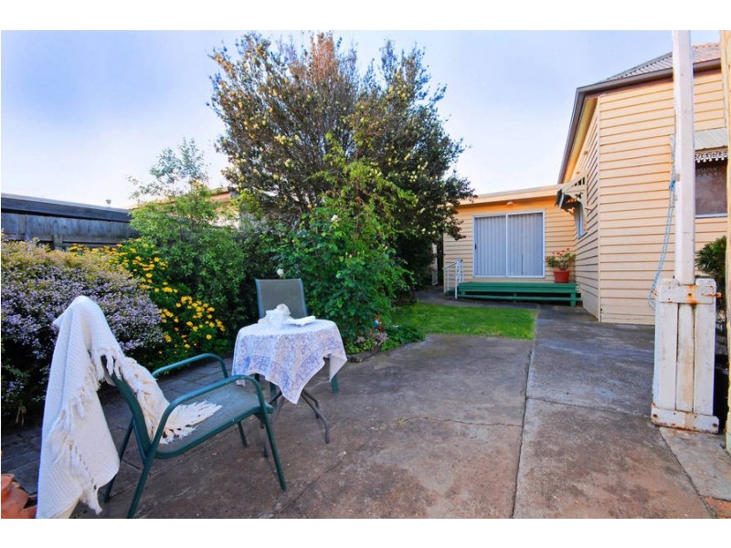 20 St Albans Road, East Geelong VIC 3219