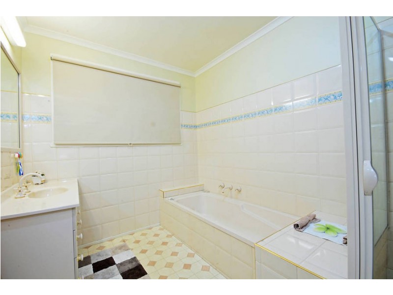 3 Amaroo Crt, Bell Park VIC 3215