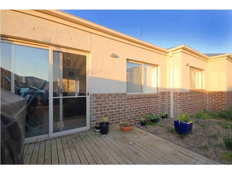 1/6 Newbank Court, Leopold VIC 3224