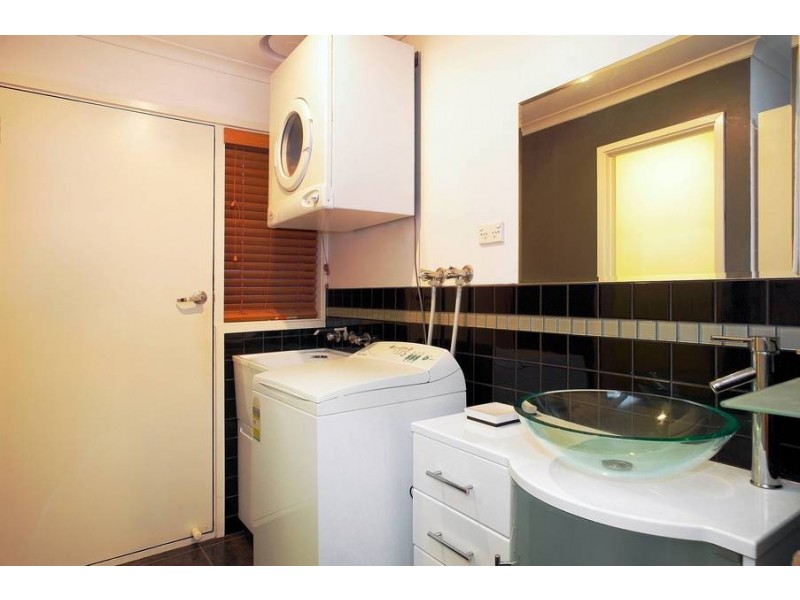 3/2 Everett Close, Herne Hill VIC 3218