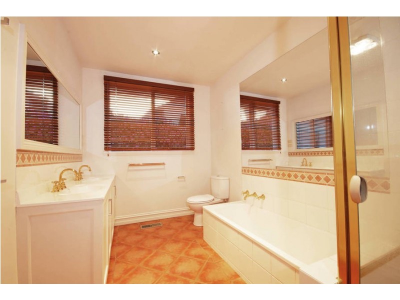 84 Noble Street, Newtown VIC 3220