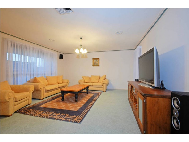 18 Skylark Court, Lara VIC 3212