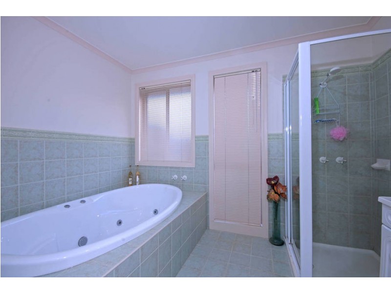 18 Skylark Court, Lara VIC 3212