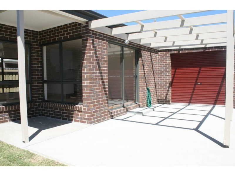 1/8 Eaglemont Crescent, Bell Post Hill VIC 3215