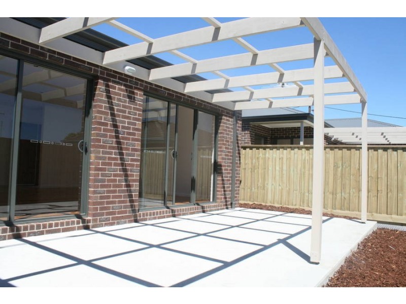 2/8 Eaglemont Crescent, Bell Post Hill VIC 3215