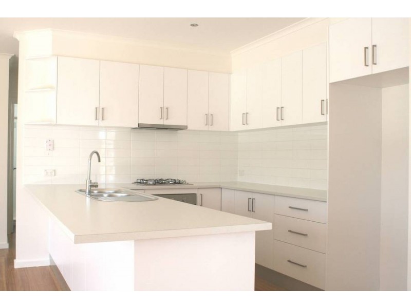 2/8 Eaglemont Crescent, Bell Post Hill VIC 3215