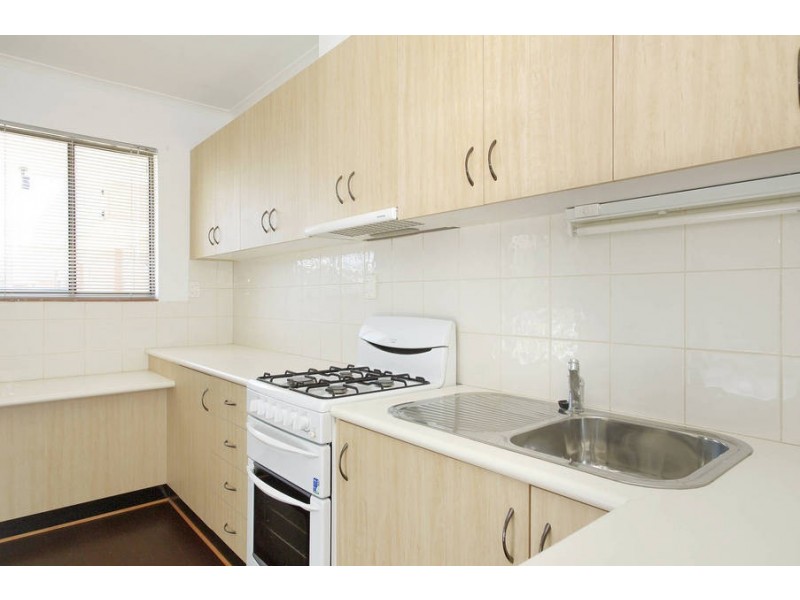 1/8 Heytesbury Street, Herne Hill VIC 3218