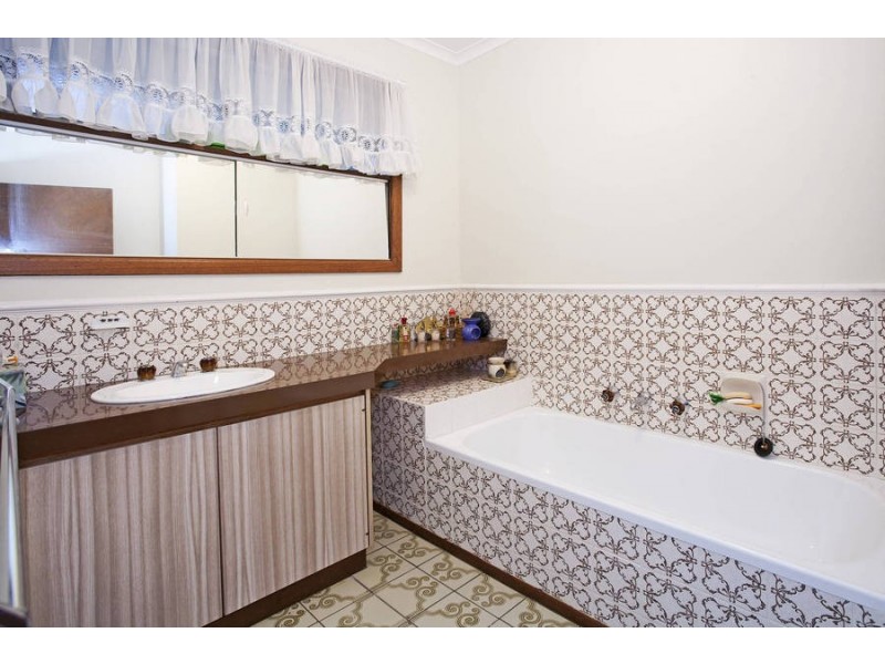 90 Wilsons Road, Newcomb VIC 3219