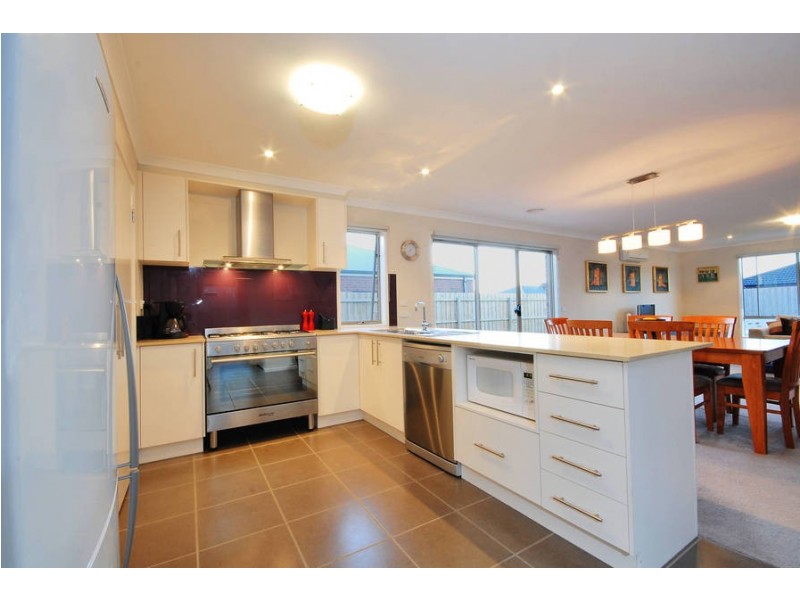 13 Grenache Drive, Waurn Ponds VIC 3216