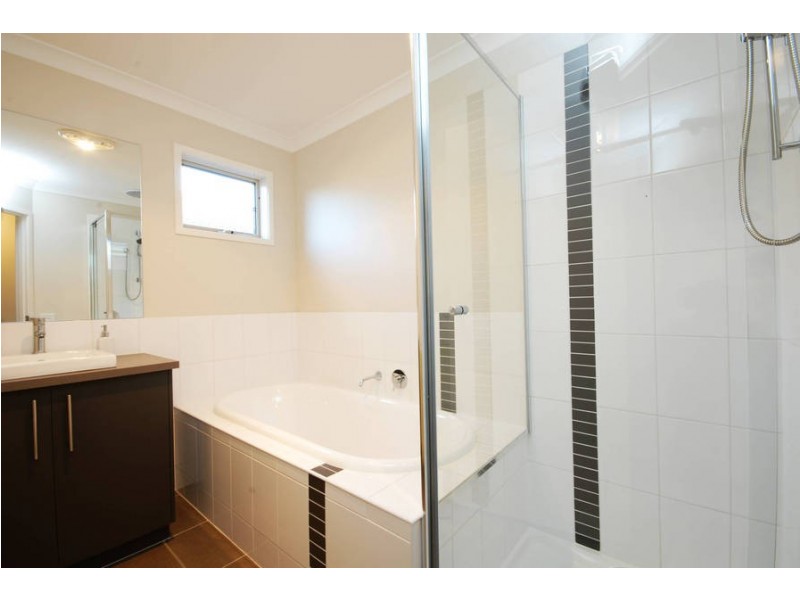 13 Grenache Drive, Waurn Ponds VIC 3216