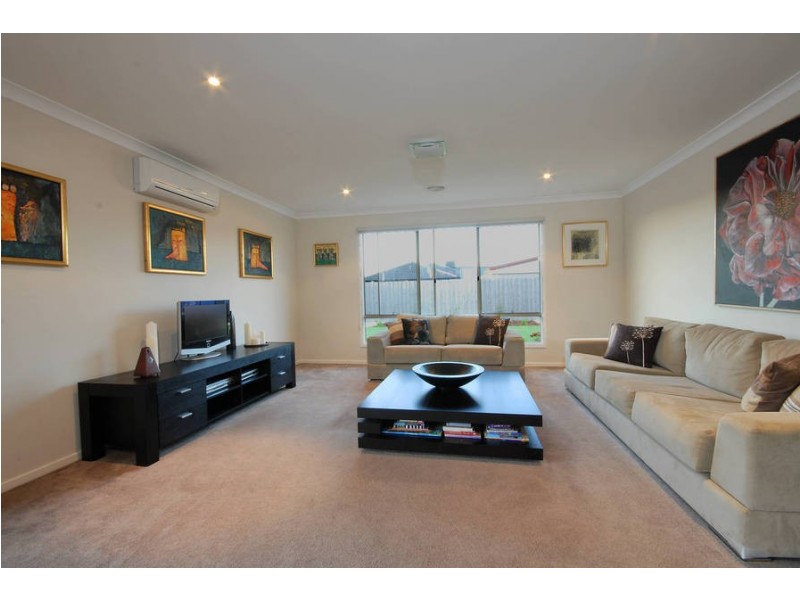 13 Grenache Drive, Waurn Ponds VIC 3216