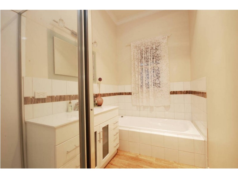 12 Breakwater Road, East Geelong VIC 3219