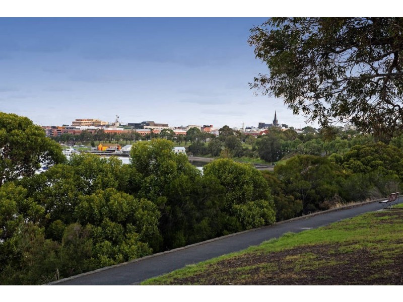 10/17A The Esplanade, Geelong VIC 3220
