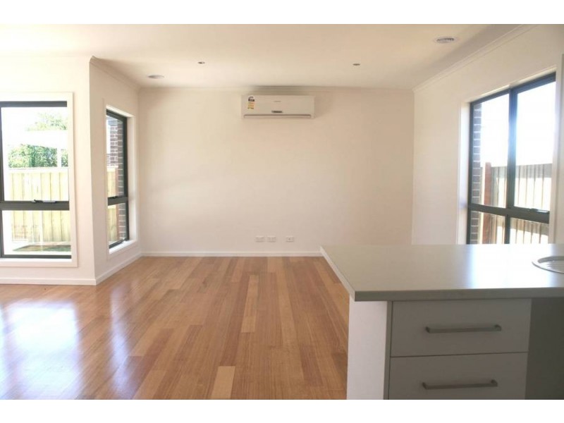 1/8 Eaglemont Crescent, Bell Post Hill VIC 3215