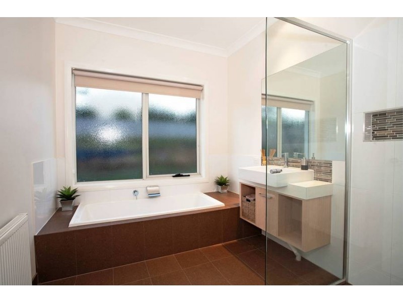 60 Kyeema Avenue, Highton VIC 3216