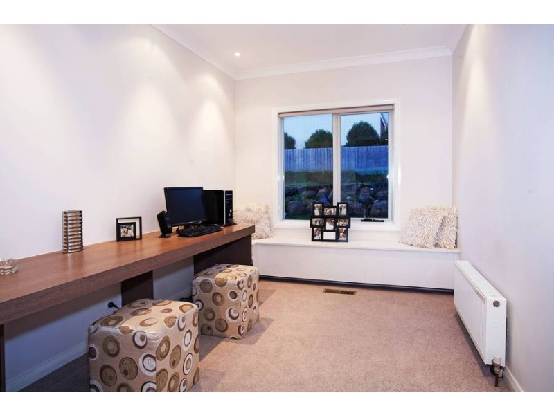 60 Kyeema Avenue, Highton VIC 3216