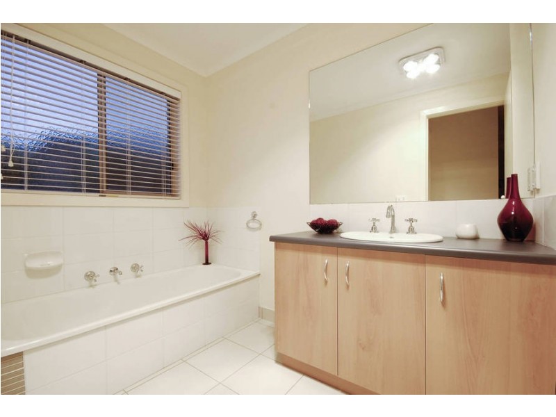 10 Shortland Way, Leopold VIC 3224