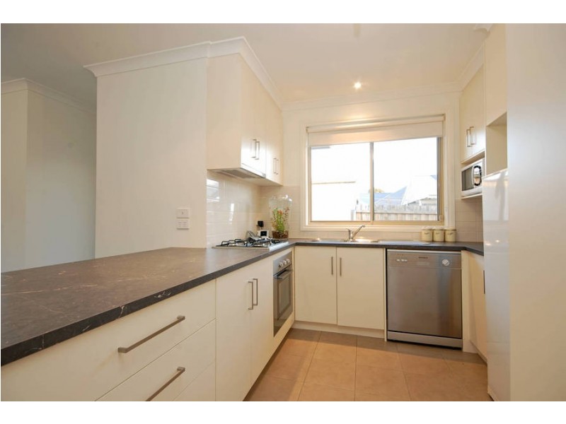 2/25 Clarke Avenue, Belmont VIC 3216