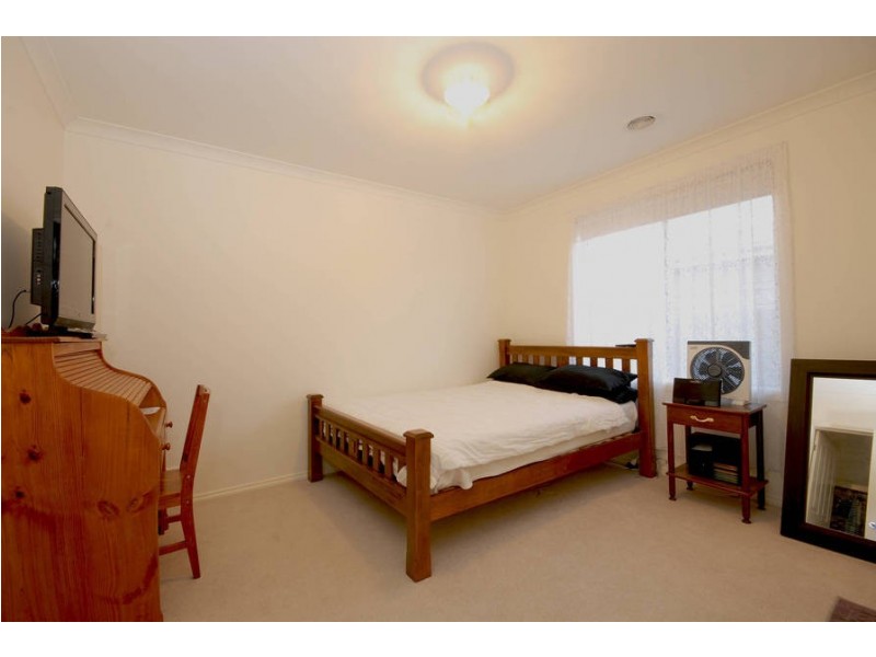 2/25 Clarke Avenue, Belmont VIC 3216