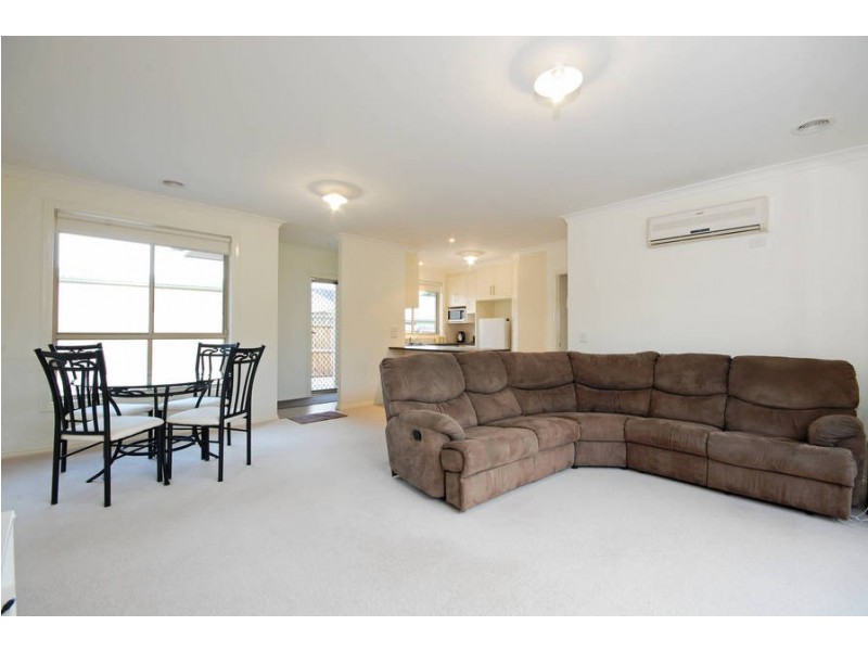 2/25 Clarke Avenue, Belmont VIC 3216