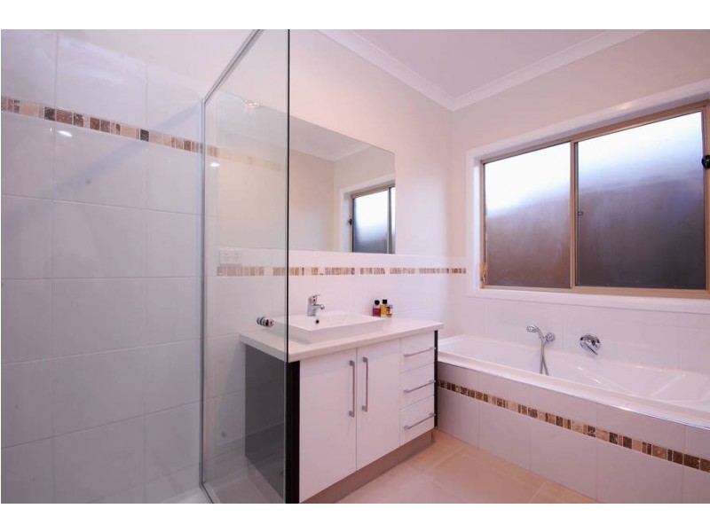 2/10 Anakie Road, Bell Park VIC 3215