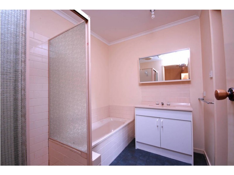 2/6 The Fairway, North Geelong VIC 3215