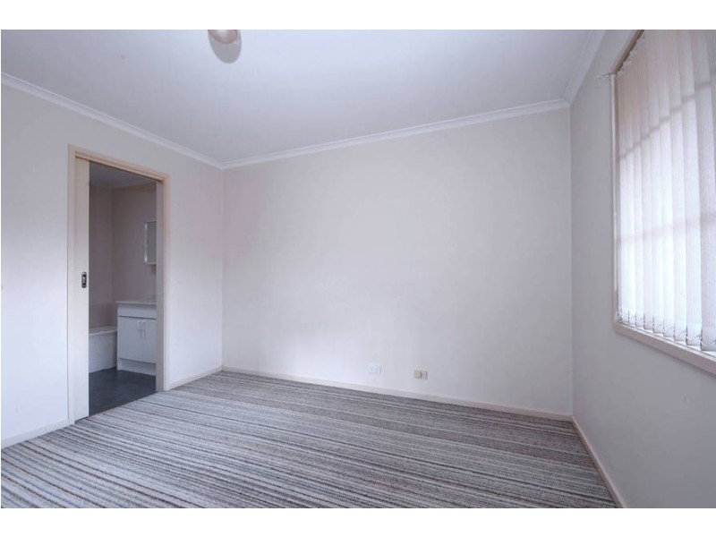 2/6 The Fairway, North Geelong VIC 3215