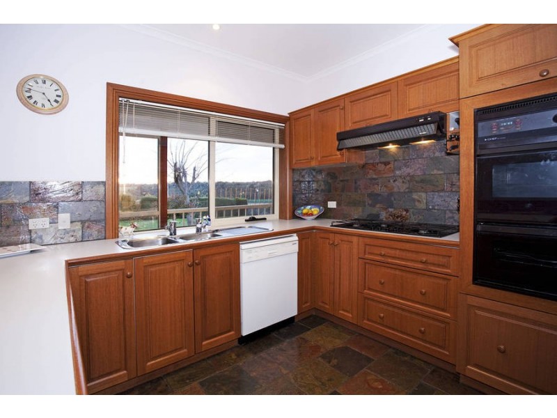 11 Bourbon Way, Waurn Ponds VIC 3216