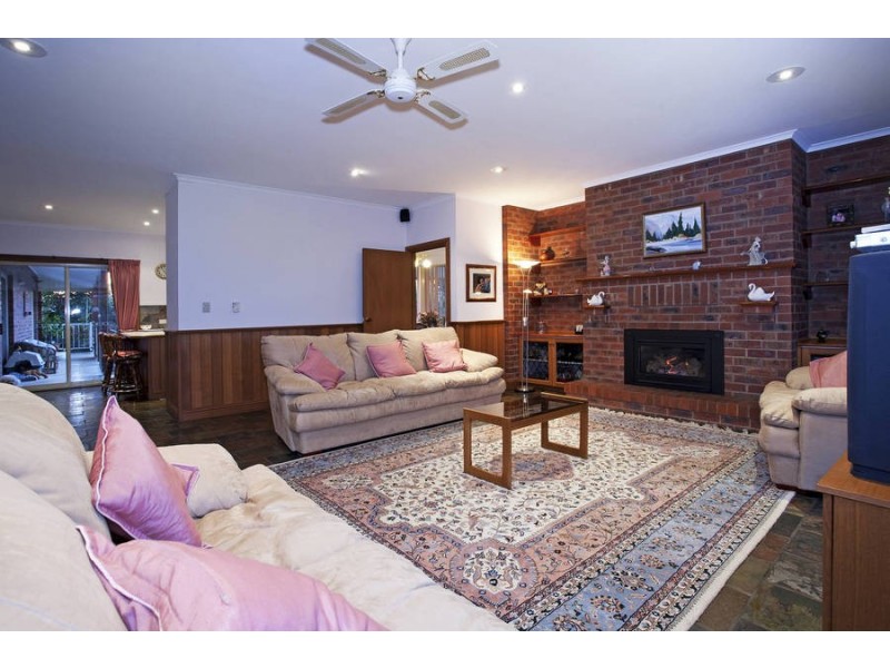 11 Bourbon Way, Waurn Ponds VIC 3216