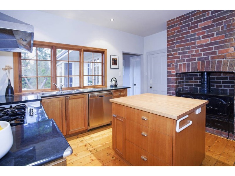 2 Buckland Avenue, Newtown VIC 3220