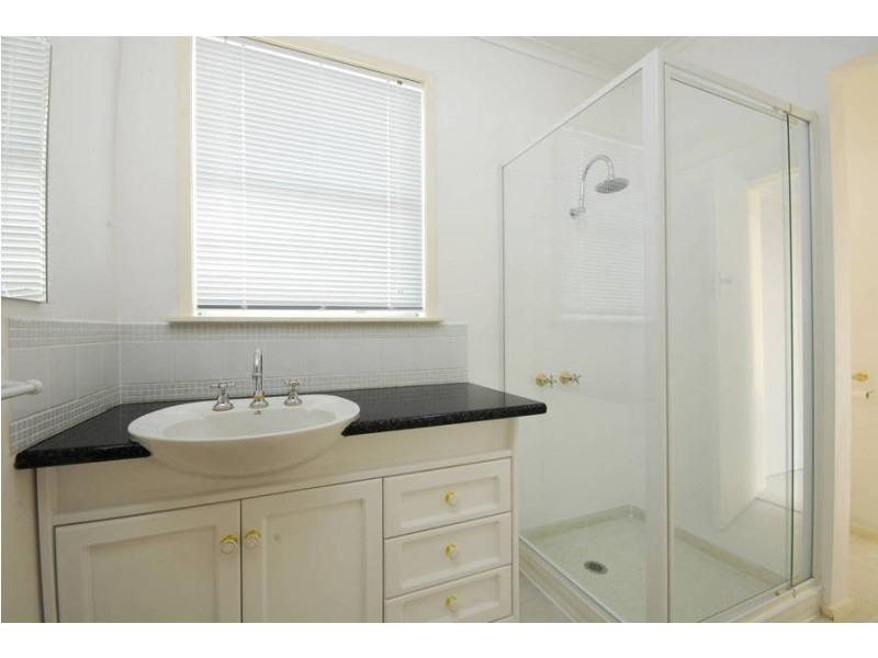 15 Zinnia Street, Norlane VIC 3214