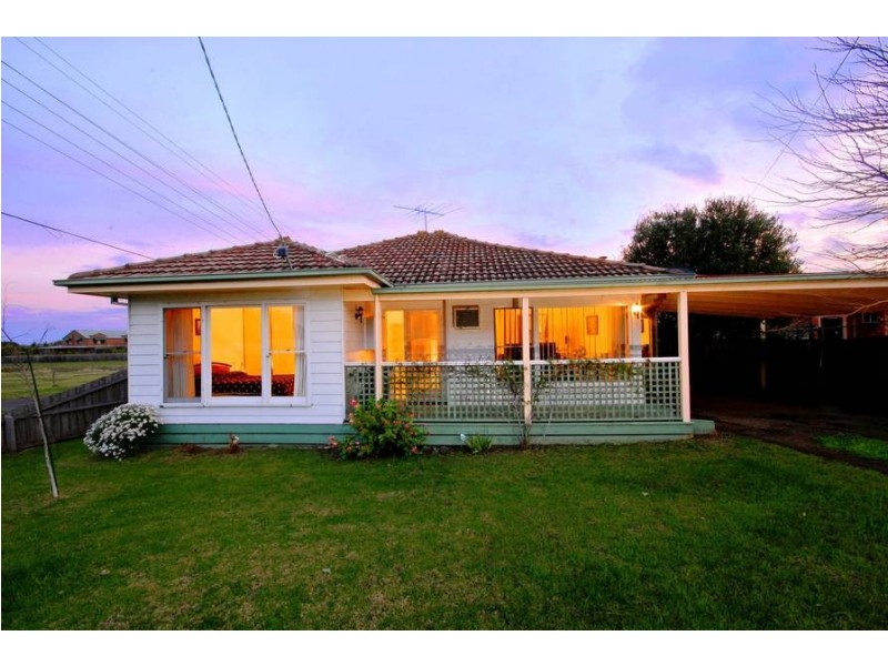 1 Woolvet Avenue, Belmont VIC 3216