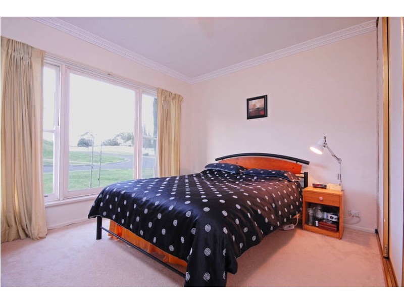 1 Woolvet Avenue, Belmont VIC 3216